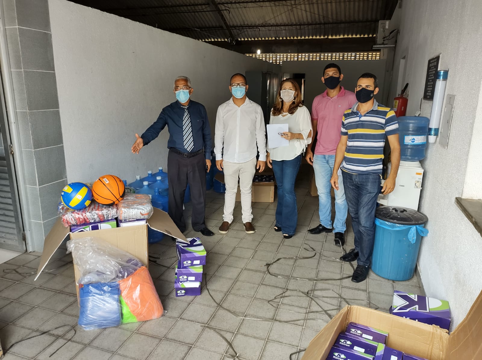 Fundação Renascer recebe materiais esportivos para realização de cursos livres